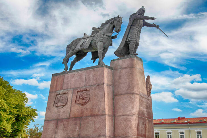 Паметник на великия княз Гедиминас, Вилнюс