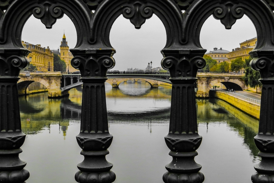 Изглед към моста Нотр Дам