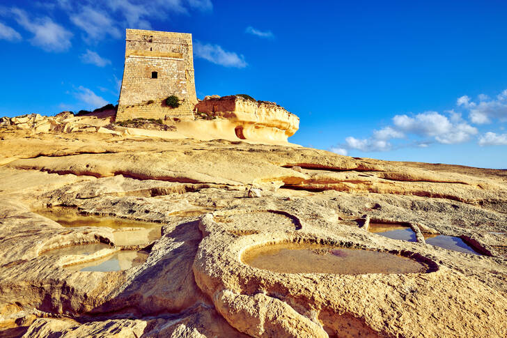 Xlendi Tower na ostrově Gozo