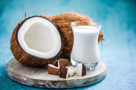 Кокос та кокосове молоко
