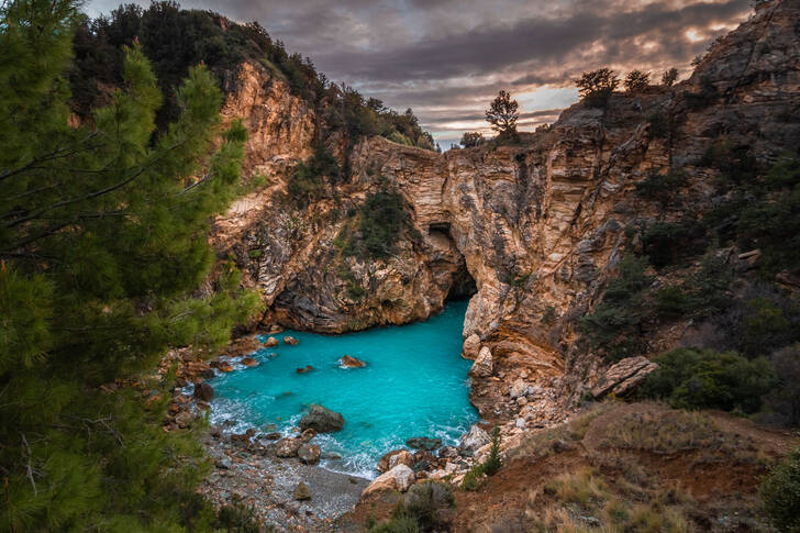 Bay in the cliffs