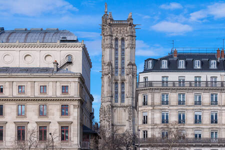 Pohľad na vežu Saint-Jacques v Paríži