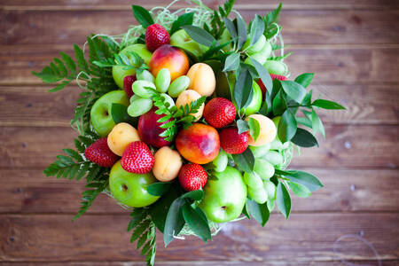 Buchet de fructe și fructe de pădure