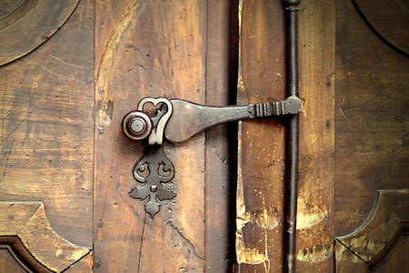 Κλειδαριά πόρτας εκκλησίας