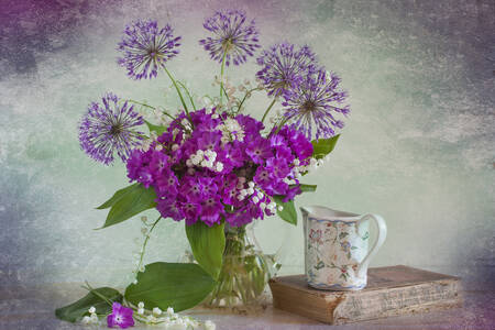 Frühlingsblumen in einer Vase