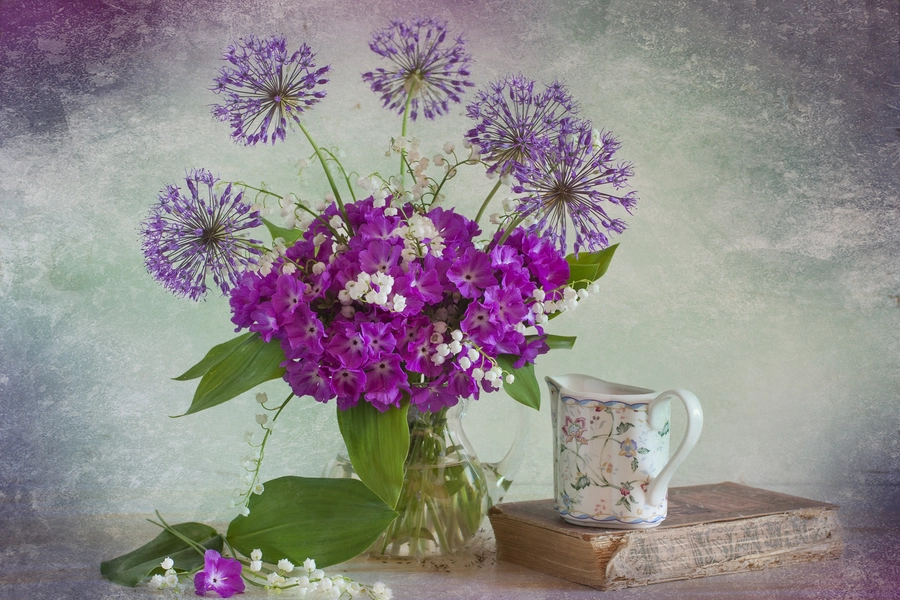 Lentebloemen in een vaas