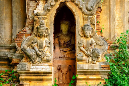 Temple avec des statues