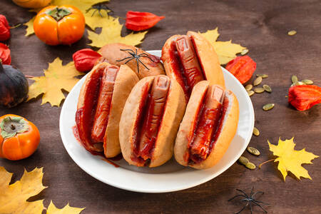 Halloweenowe hot-dogi