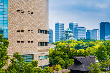 Blick auf die Wolkenkratzer der Stadt Osaka