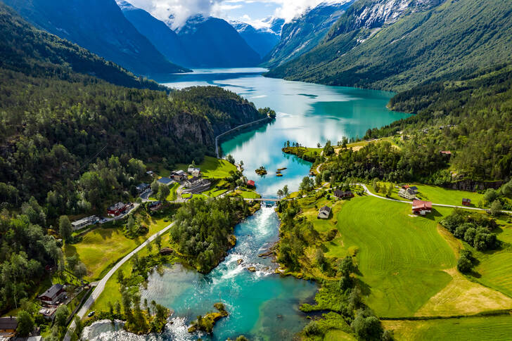 Lago Lovatnet in Norvegia