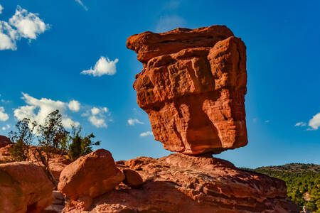 Skrånende klippe