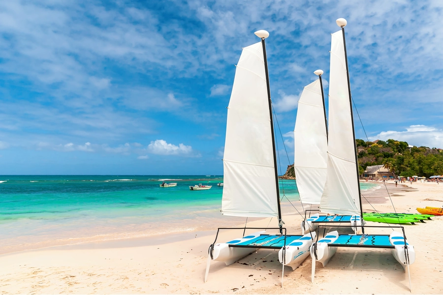 Barcos na costa do Mar do Caribe