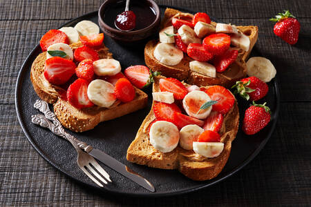 Toast with banana and strawberries