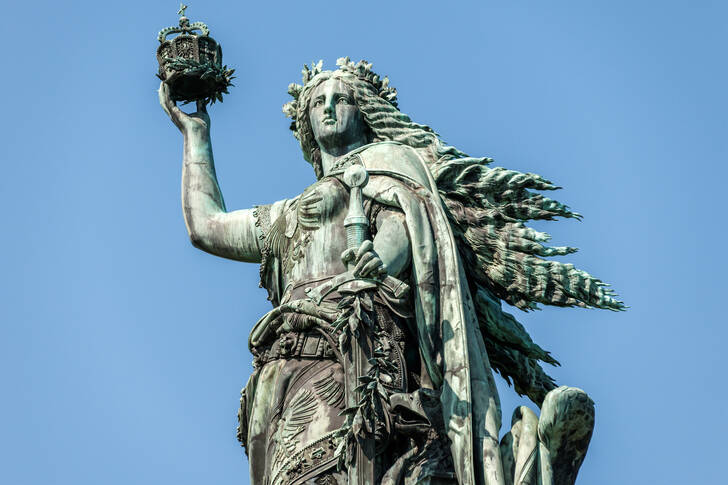 تمثال في نصب نيدرفالد