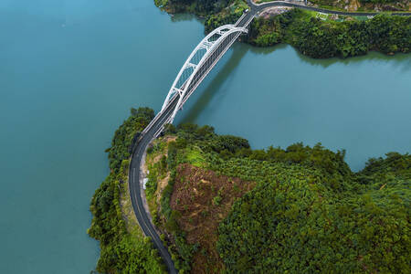 منظر من الأعلى لجسر القوس