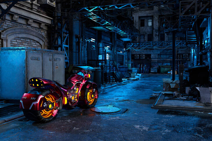 Şehir caddesinde fütüristik bir motosiklet