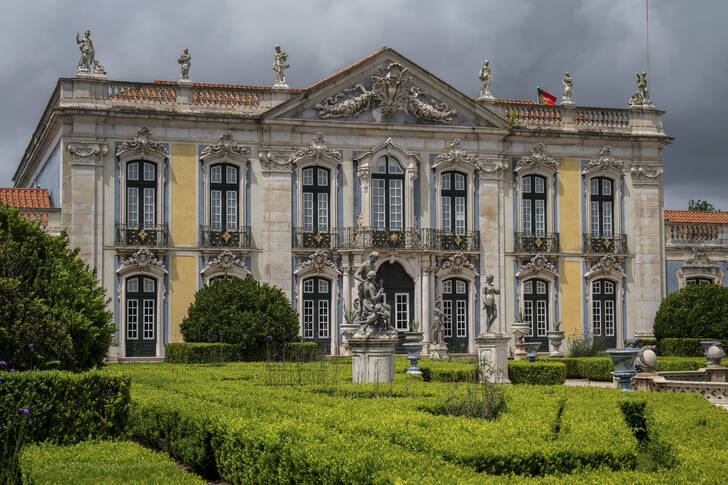 Palác Queluz za zataženého dne