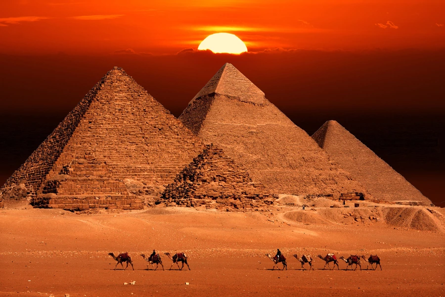 Pyramides de Gizeh au coucher du soleil