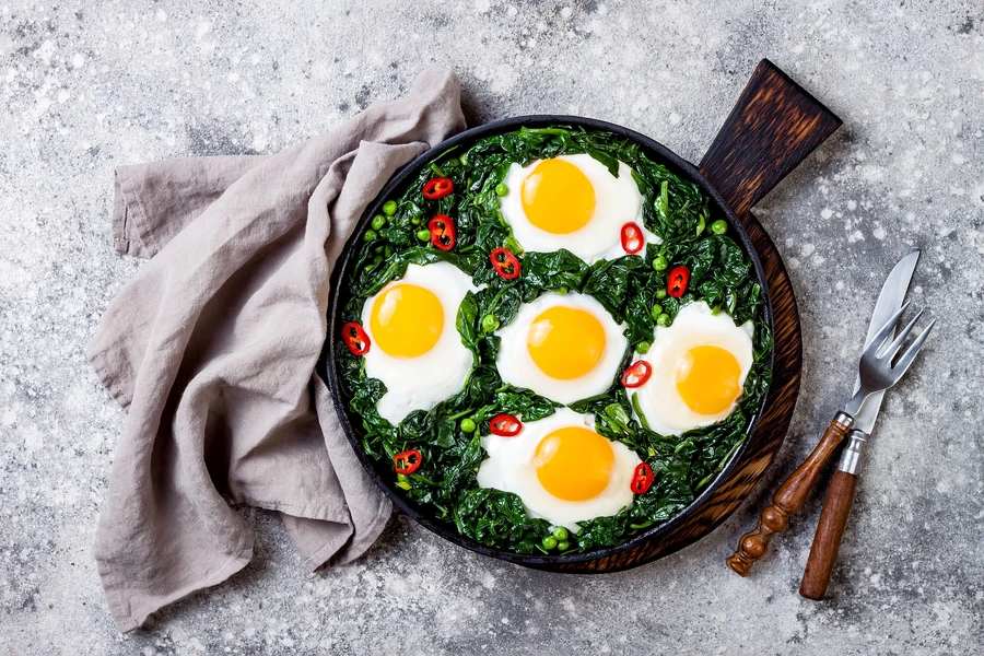 Grön shakshuka med spenat