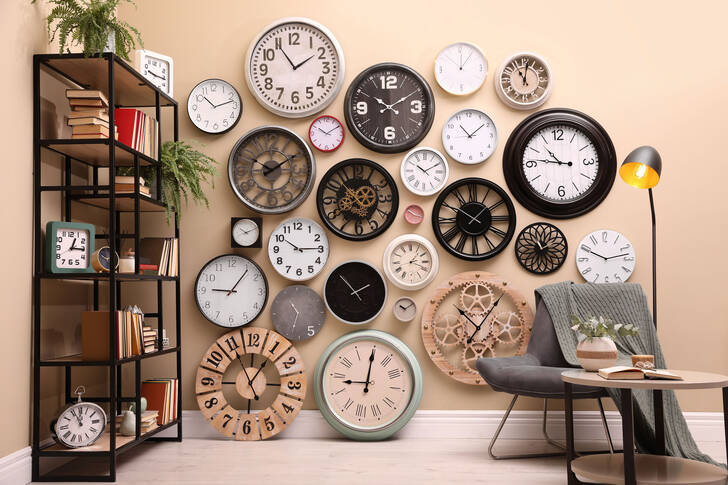 Колекция стенни часовници