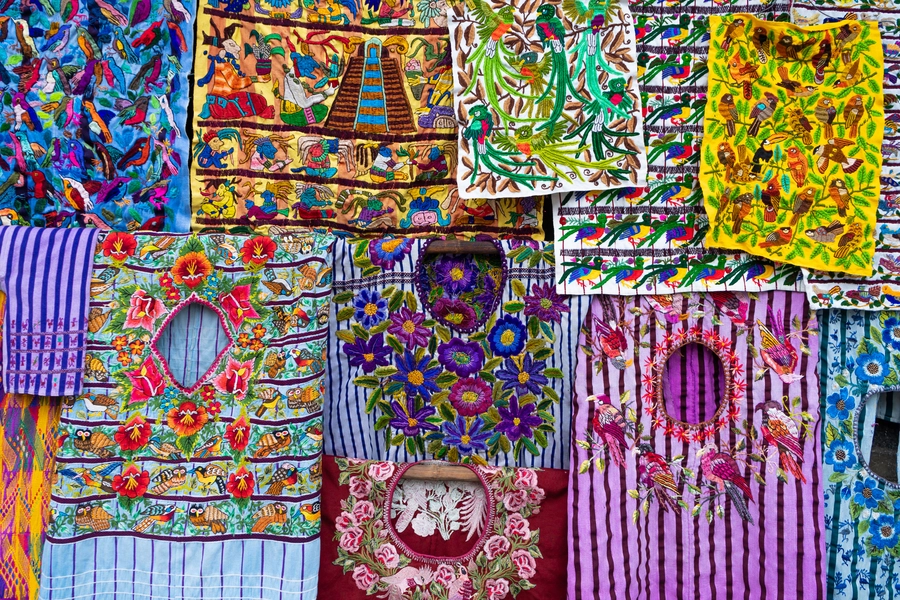 Blouses mayas brodées