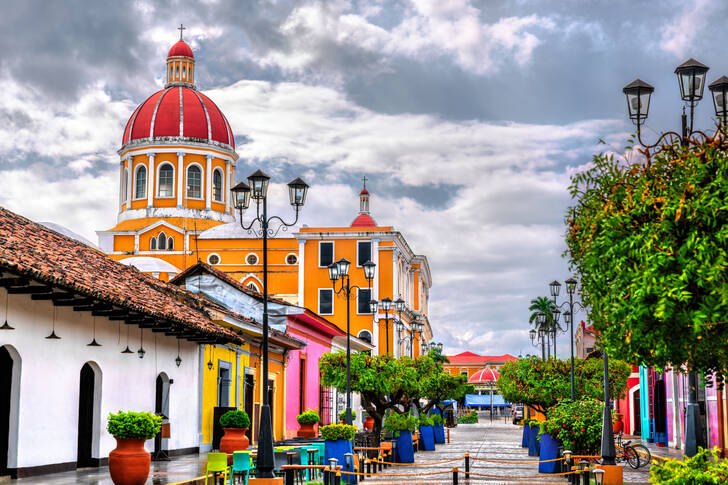 Una strada nella città di Granada