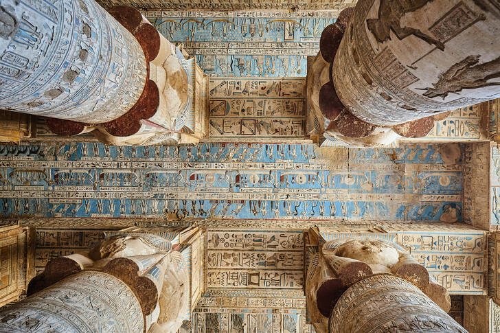 Η οροφή του ναού στην Ντέντερα