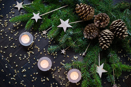 Furugreiner, kongler og stearinlys