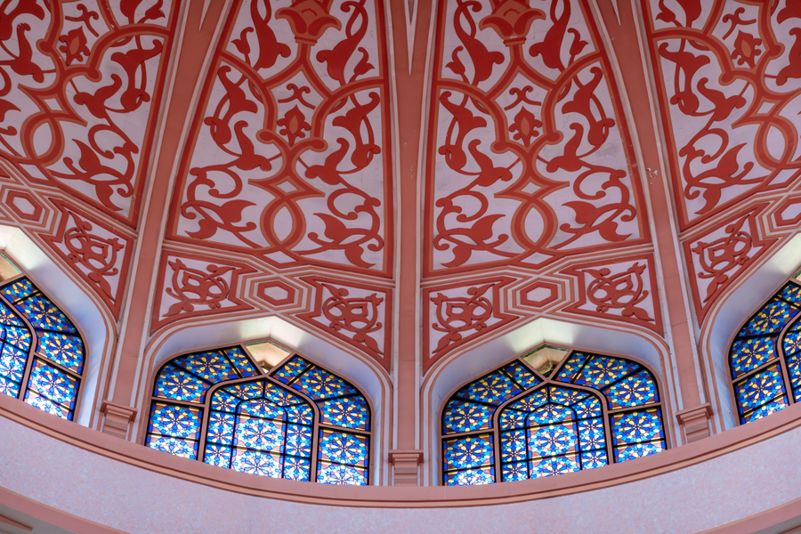 Bagian dalam Masjid Putra