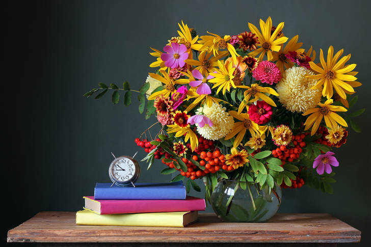 Bouquet and books on the table