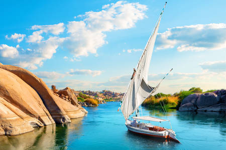 Barcă cu pânze pe râul Nil