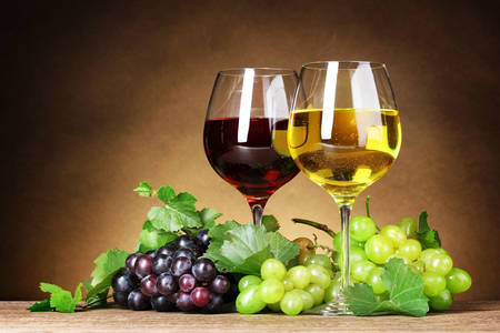 Grapes and wine in glasses