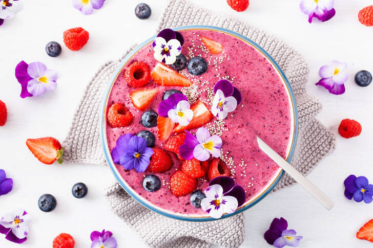 Berry smoothie with flowers