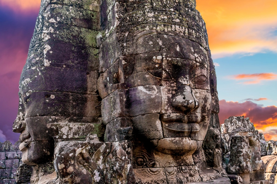 Patung di Kuil Bayon