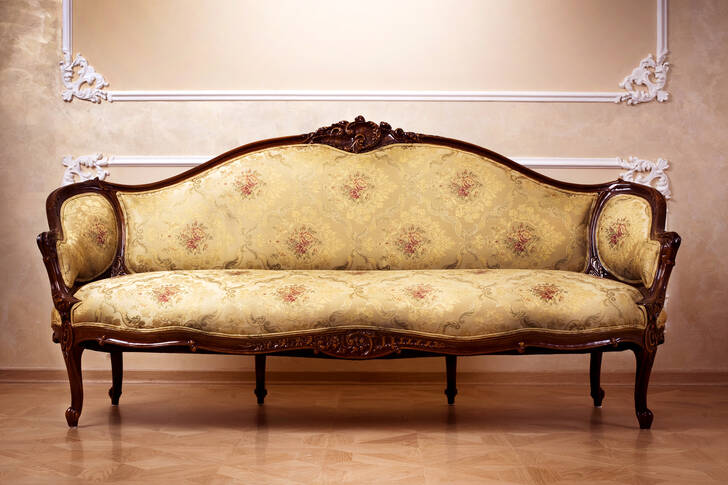 Античен диван