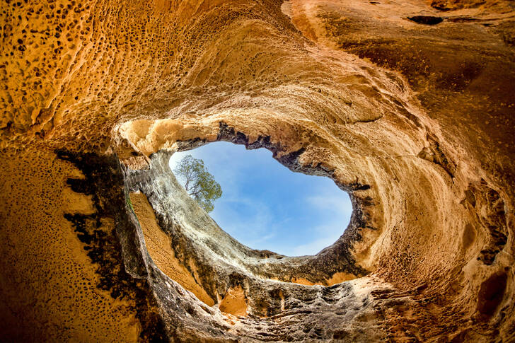 Peștera de pe Muntele Arabi din Yecla