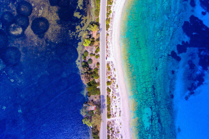 Praia perto da cidade de Lefkada