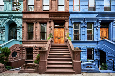 Historyczne fasady domów w Nowym Jorku