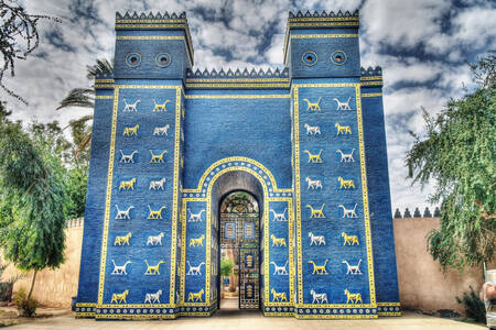 Replika av Ishtar-porten i ruinerna av Babylon, Irak