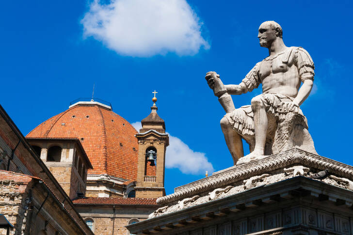 Monument over Giovanni delle Bande Nere i Firenze