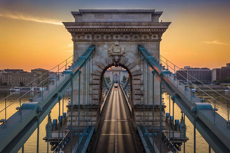 Řetězový most za svítání