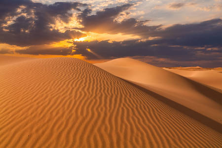 Coucher de soleil sur les dunes de sable