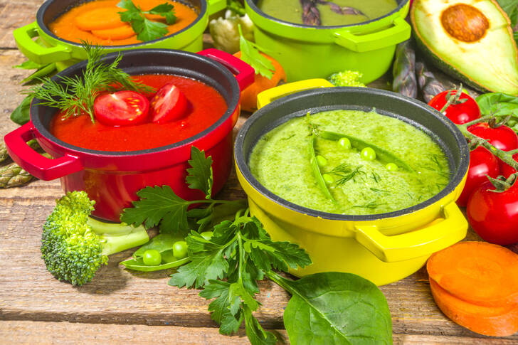 Sopas de verduras de colores