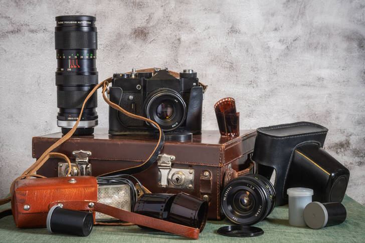 Старые фотоаппараты и фотопленка