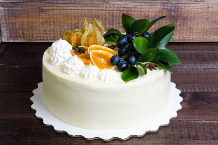 Kuchen mit Trauben und Orangen