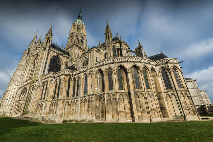 Bayeux Meryem Ana Katedrali