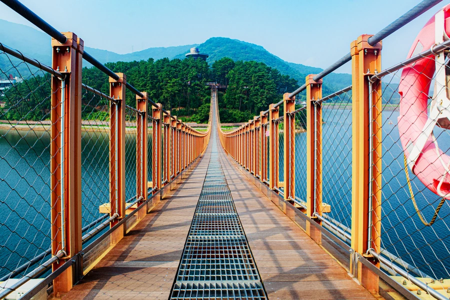 Puente colgante del embalse Majang