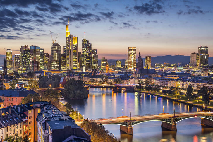 Frankfurt nad Mohanem v noci