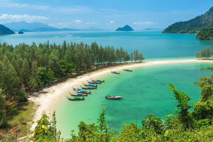 Lode na ostrove Kham Tok