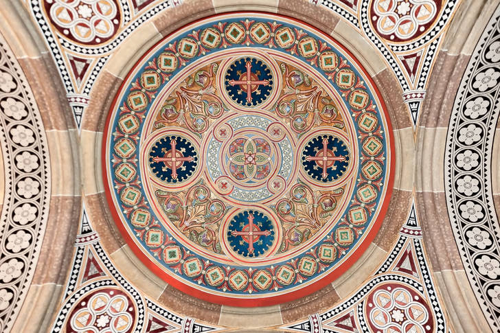 Plafond van de kerk van de drie heiligen
